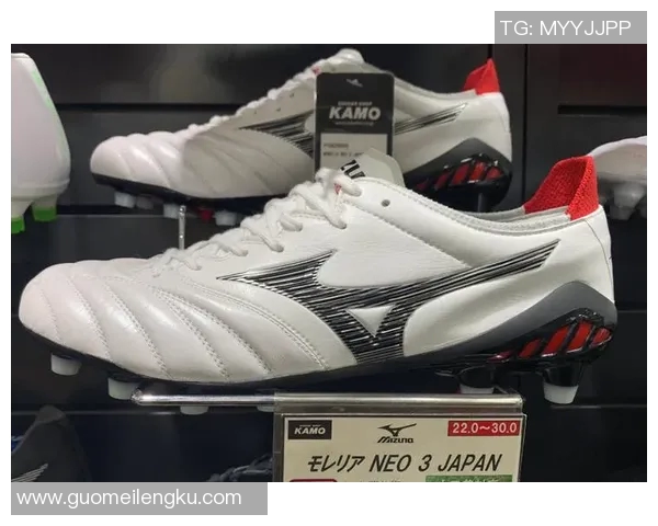 穿美津浓足球鞋的球星们如何成就足球场上的非凡表现与荣耀